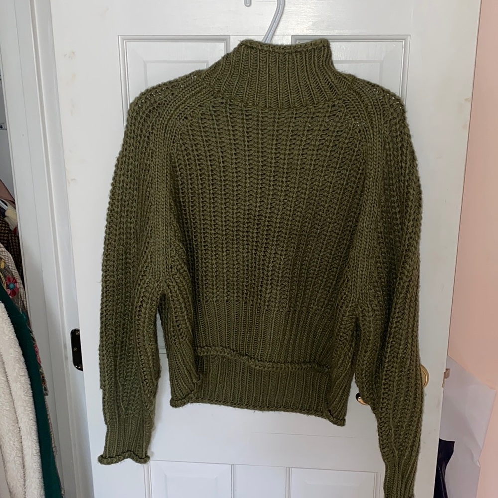 H&M chunky knit green sweater